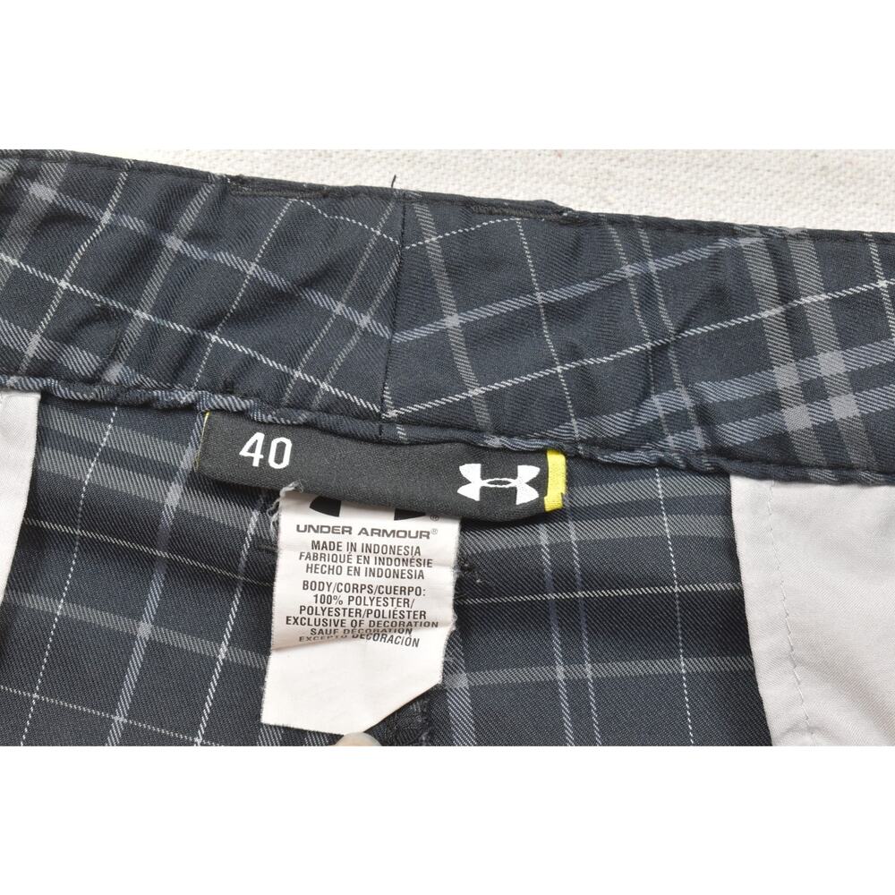 Under Armour Men Size 40 Black Plaid Polyester Golf Performance Flat Front Short - Picture 7 of 8